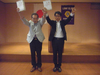 Aお誕生祝い品贈呈.jpg