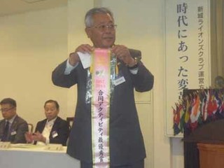 bB第64回334-A地区年次大会アワードの伝達.jpg